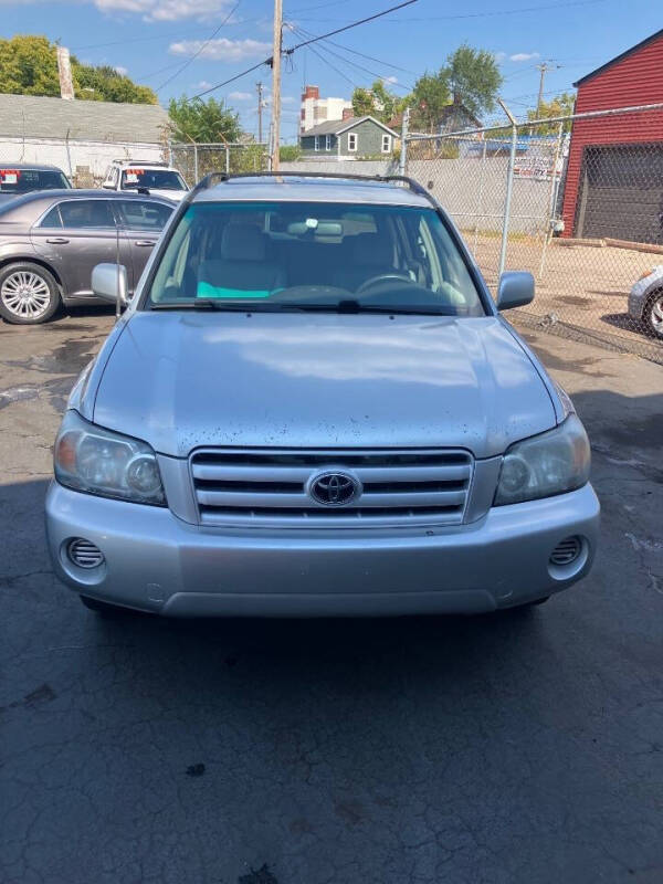 2004 Toyota Highlander Base's photo