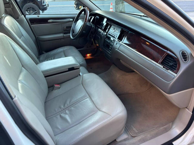 2007 Lincoln Town Car Signature Limited