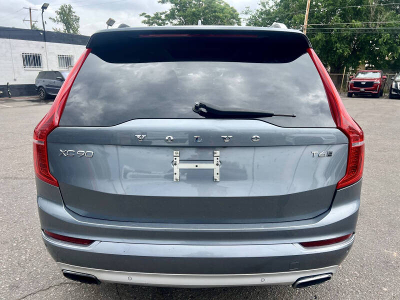 2016 Volvo XC90 T6 Momentum