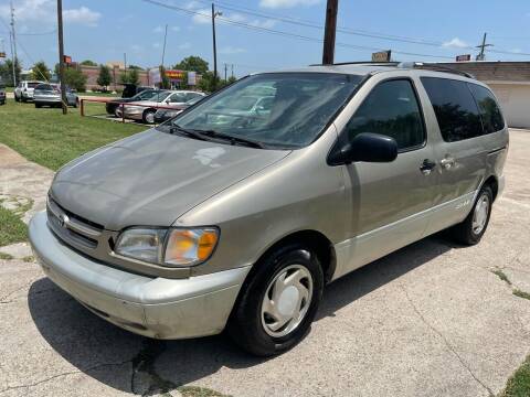 2000 Toyota Sienna for sale at Texas Select Autos LLC in Mckinney TX
