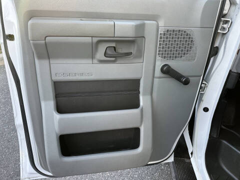 2023 Ford E-Series E-450 SD