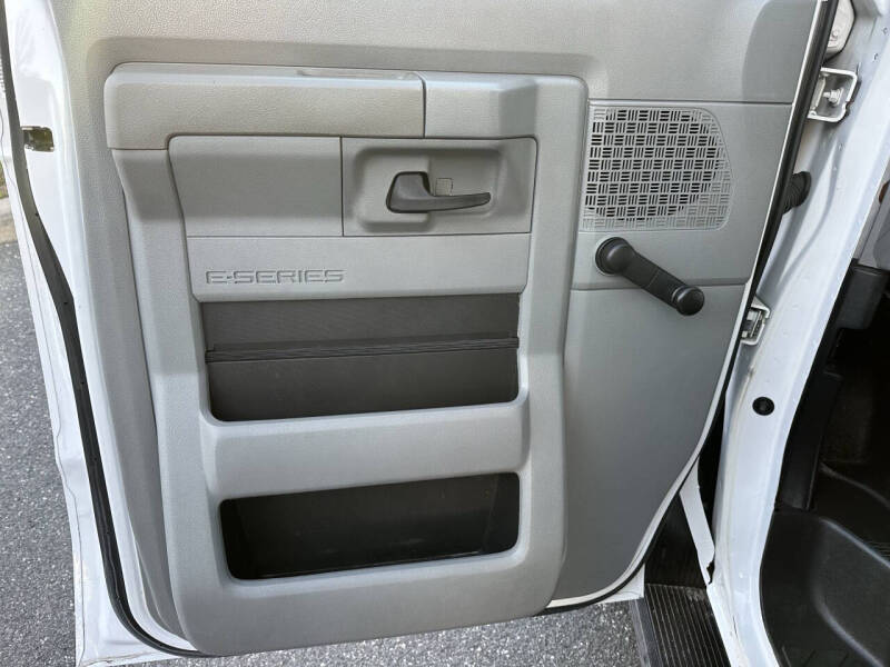 2023 Ford E-Series E-450 SD