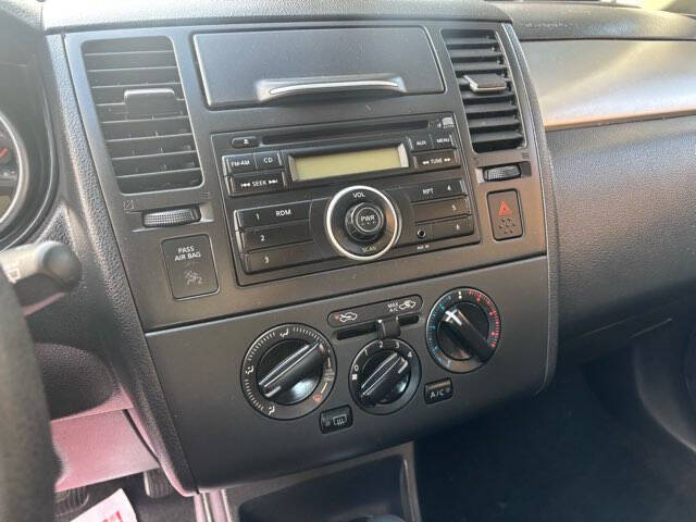 2011 Nissan Versa 1.8 S