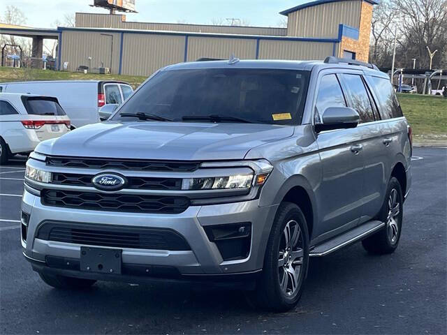 2022 Ford Expedition XLT's photo
