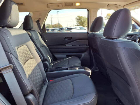 2024 Nissan Pathfinder SV