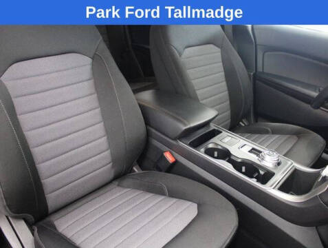 2022 Ford Edge SE