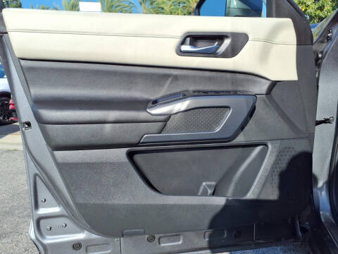 2023 Nissan Pathfinder SL