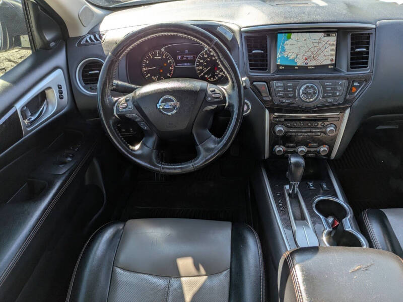 2020 Nissan Pathfinder SL