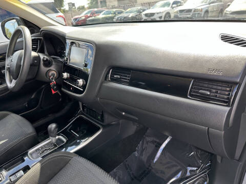 2020 Mitsubishi Outlander ES