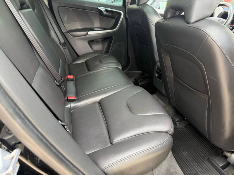 2016 Volvo XC60 T5 Platinum