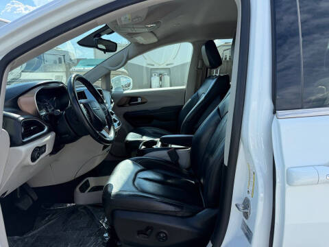 2017 Chrysler Pacifica Touring-L