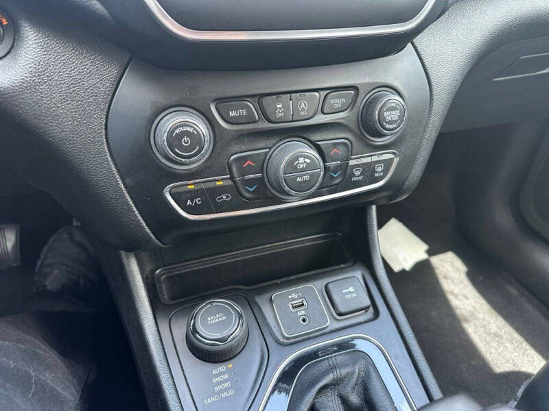 2023 Jeep Cherokee Altitude Lux
