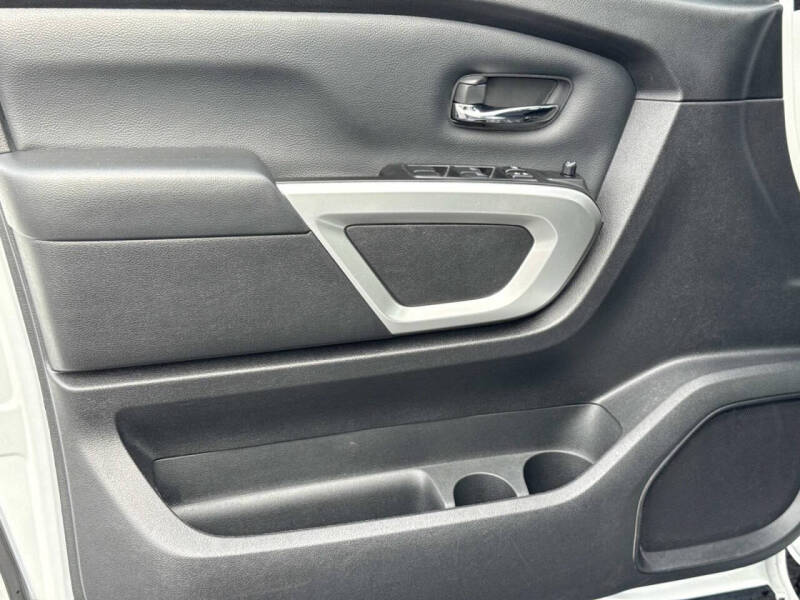 2024 Nissan Titan SV