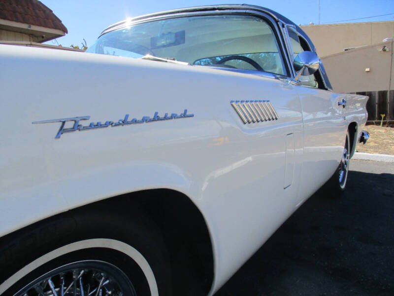 1957 Ford Thunderbird