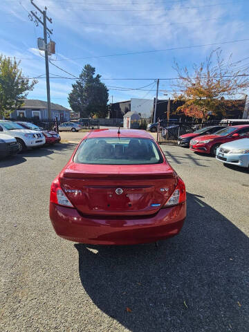 2014 Nissan Versa 1.6 SV
