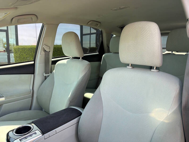 2014 Toyota Prius v Three