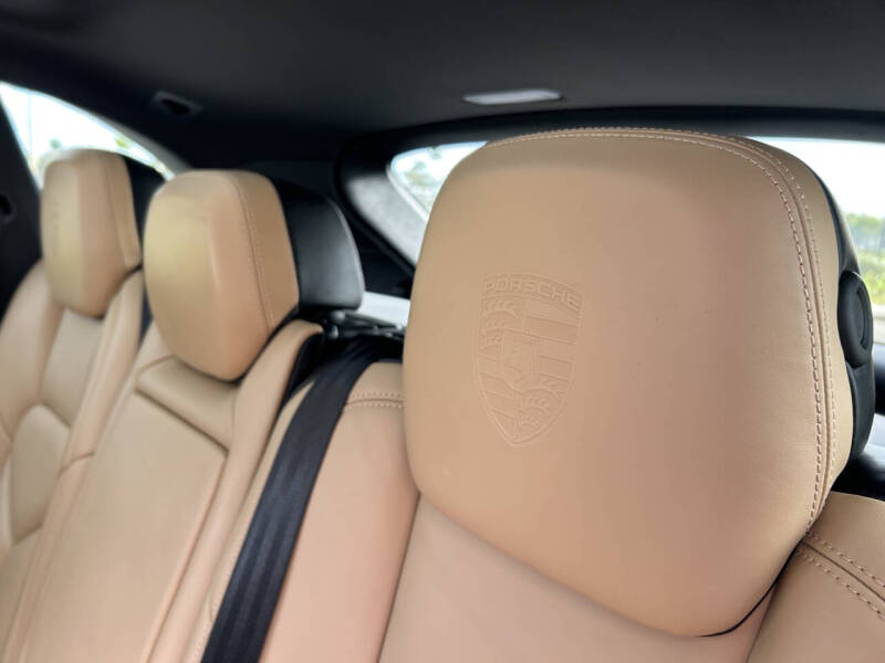 2017 Porsche Cayenne Platinum Edition