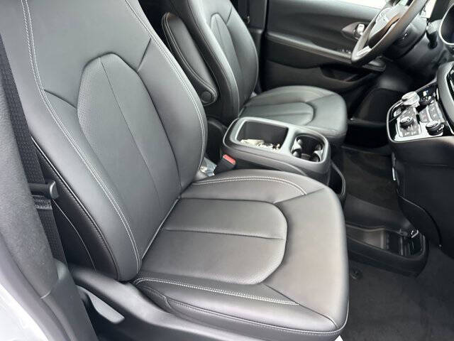 2026 Chrysler Voyager LX