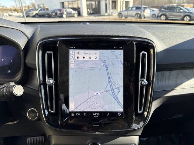 2025 Volvo XC40 B5 Core Bright Theme