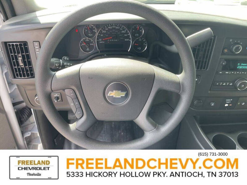 2025 Chevrolet Express 3500