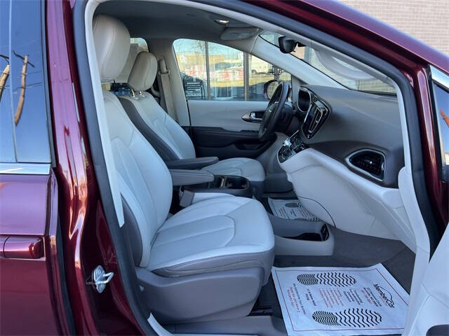 2017 Chrysler Pacifica Touring-L