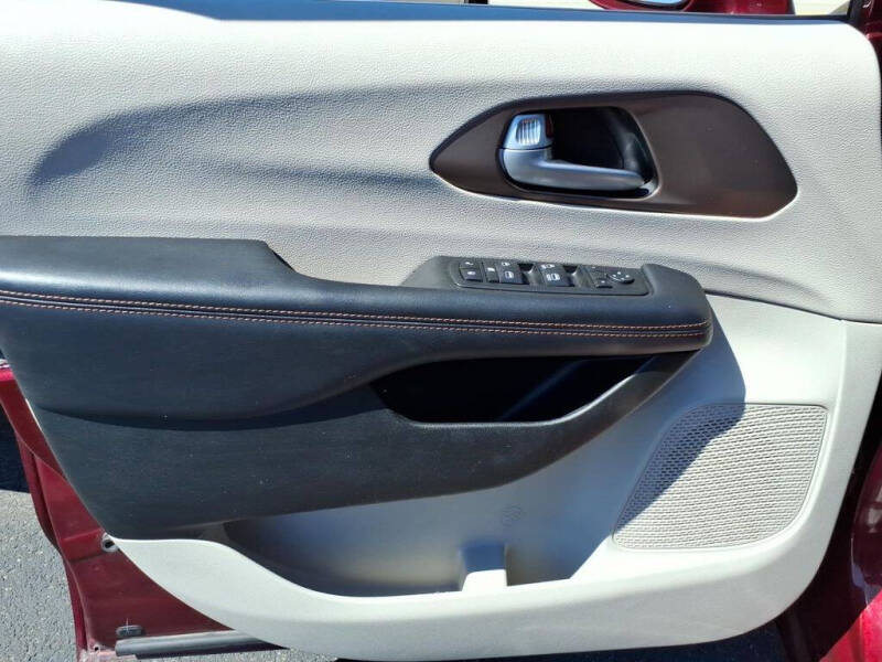 2017 Chrysler Pacifica Touring-L