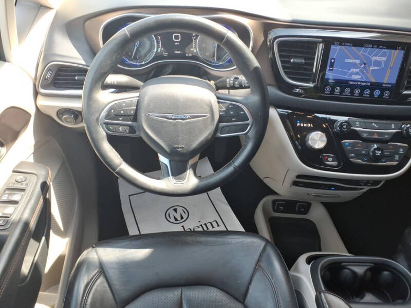 2017 Chrysler Pacifica Touring-L Plus