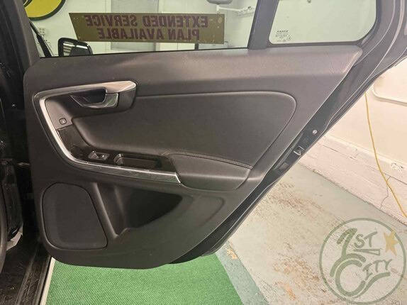 2016 Volvo V60 Cross Country T5 Platinum