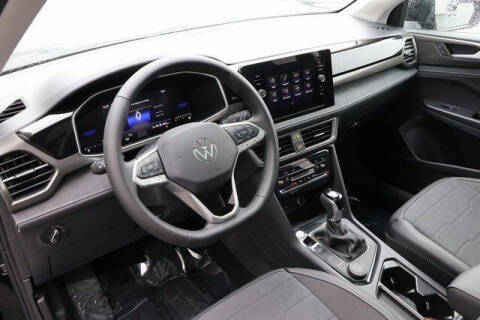 2025 Volkswagen Taos SE Black 4Motion