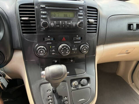 2008 Hyundai Entourage GLS
