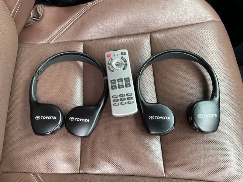 2017 Toyota Sienna Limited Premium 7-Passenger