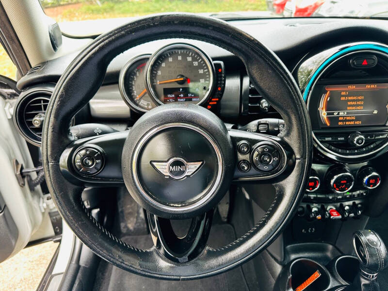 2017 MINI Cooper Base photo 31