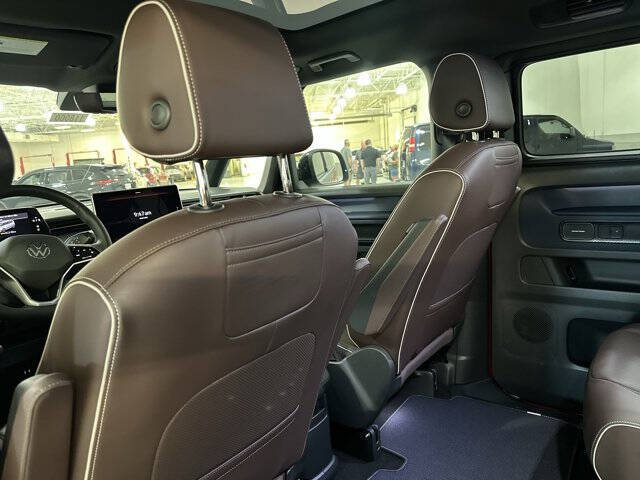 2025 Volkswagen ID. Buzz Pro S Plus 4Motion