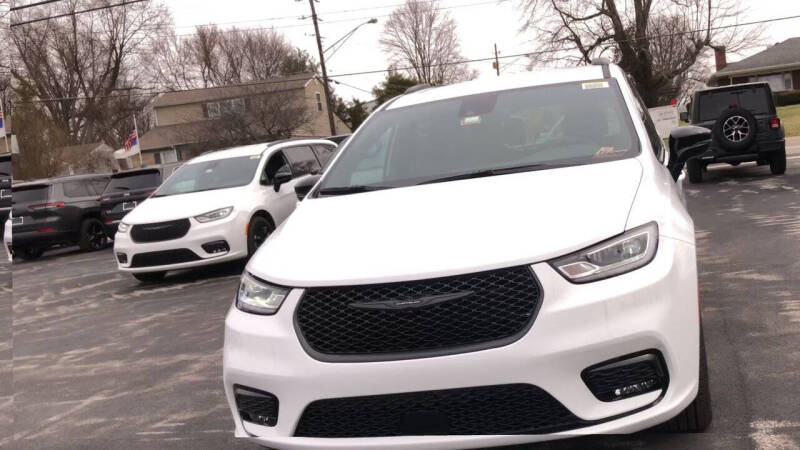 2026 Chrysler Pacifica Select