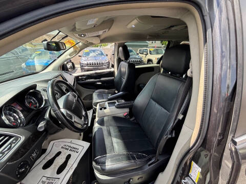 2015 Chrysler Town and Country Touring