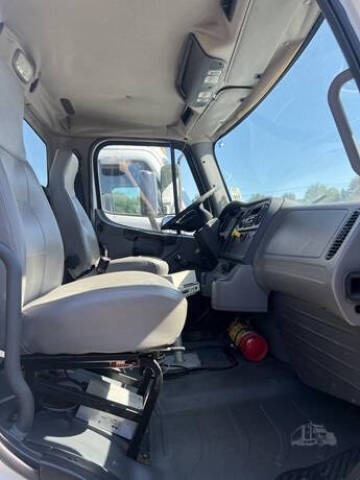 2010 Freightliner Business class M2