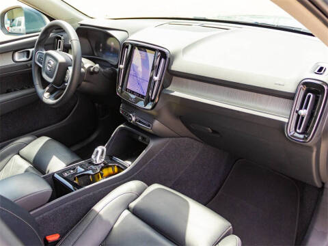 2023 Volvo XC40 B5 Plus Bright Theme