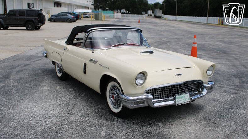 1957 Ford Thunderbird