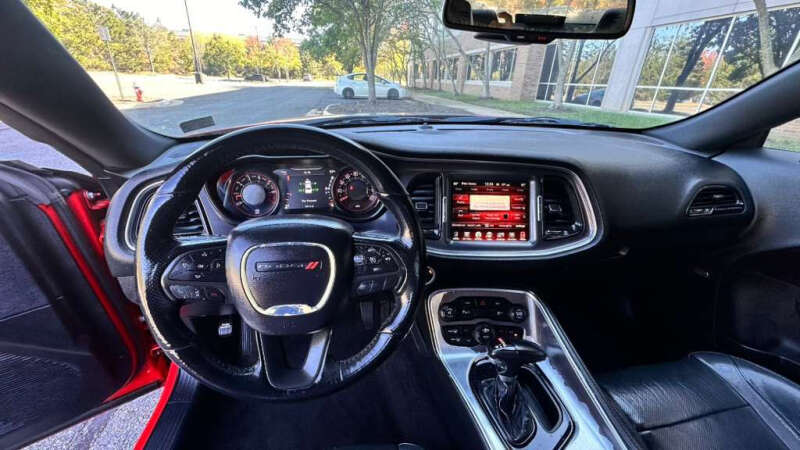 2016 Dodge Challenger SXT Plus