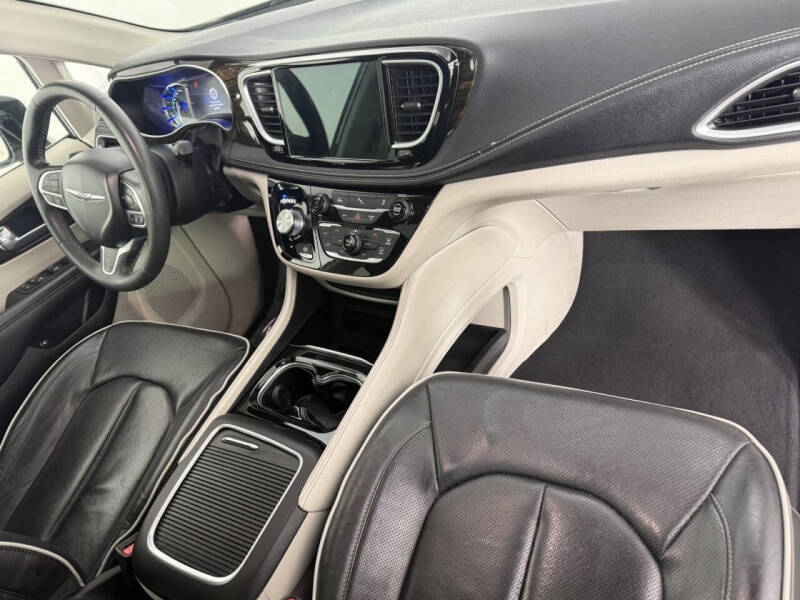 2023 Chrysler Pacifica Plug-In Hybrid Limited
