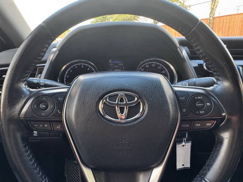 2020 Toyota Camry SE