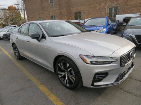 2024 Volvo S60 B5 Plus Dark Theme