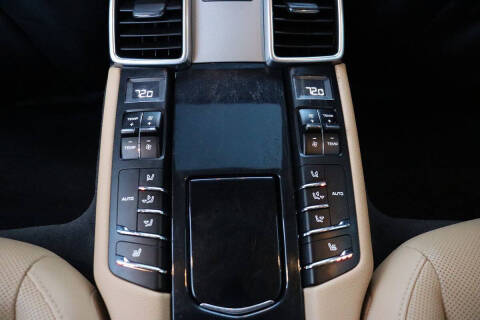 2016 Porsche Panamera Edition