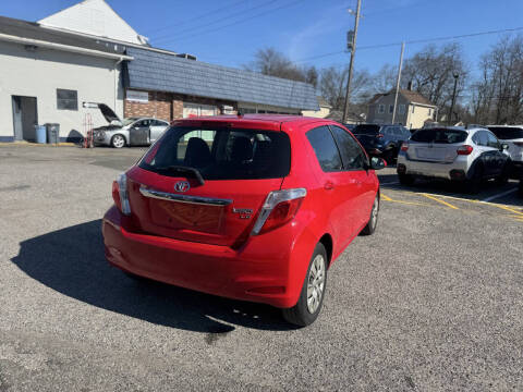 2014 Toyota Yaris 5-Door LE