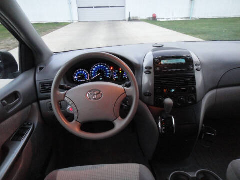 2010 Toyota Sienna LE 7-Passenger