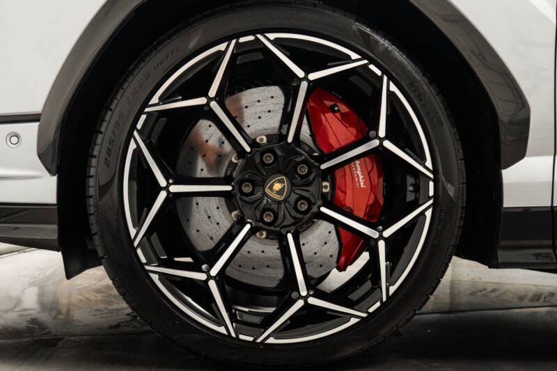 2024 Lamborghini Urus Performante