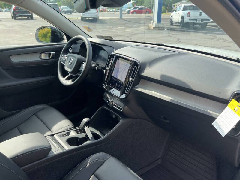 2026 Volvo XC40 B5 Core