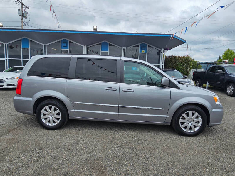 2016 Chrysler Town and Country Touring