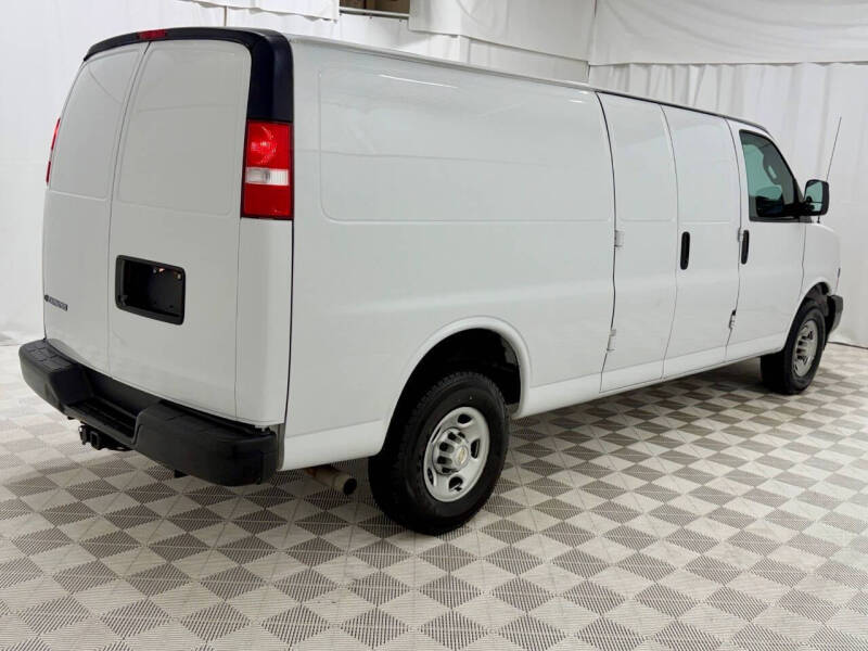 2022 Chevrolet Express 3500