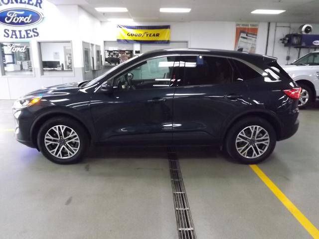 Used 2022 Ford Escape SEL with VIN 1FMCU9H61NUA17187 for sale in Platteville, WI